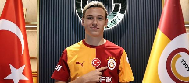 Góc Nhìn OKVIP: Chính thức: Galatasaray ký tiền vệ Nga Batrakov, phí chuyển nhượng 25